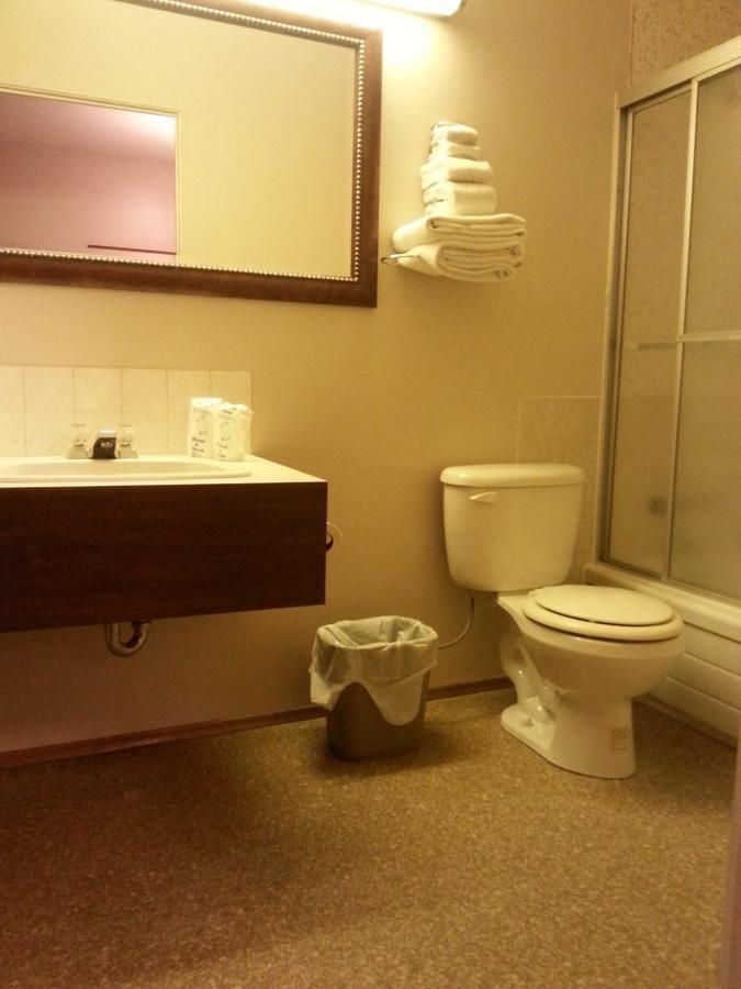 Cudworth Motor Inn Room photo