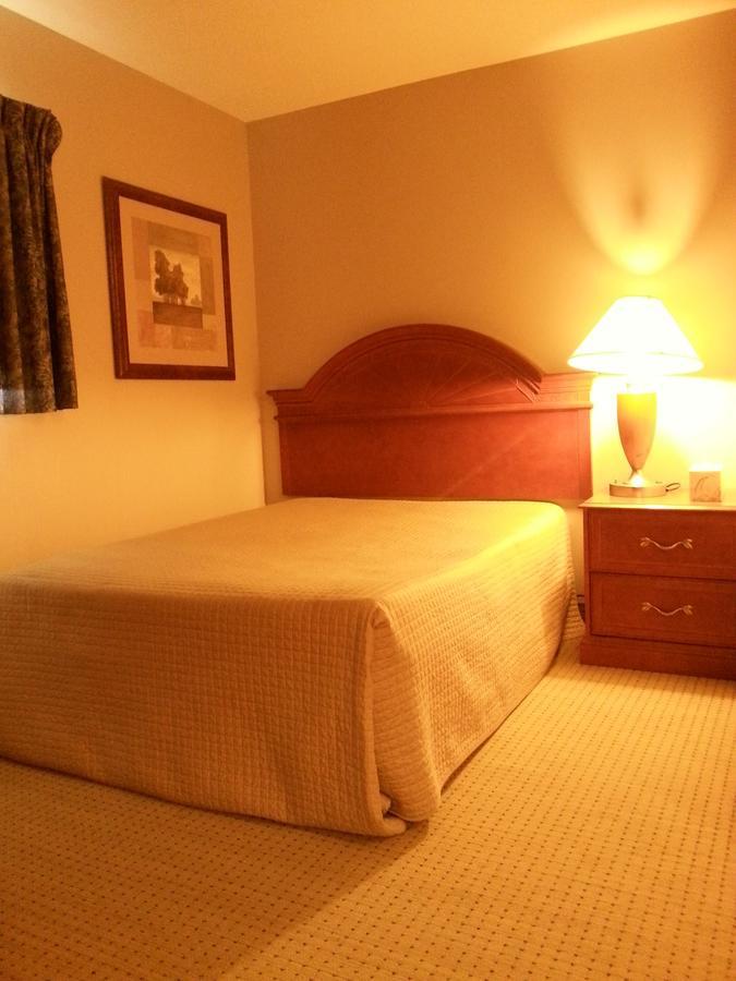 Cudworth Motor Inn Room photo