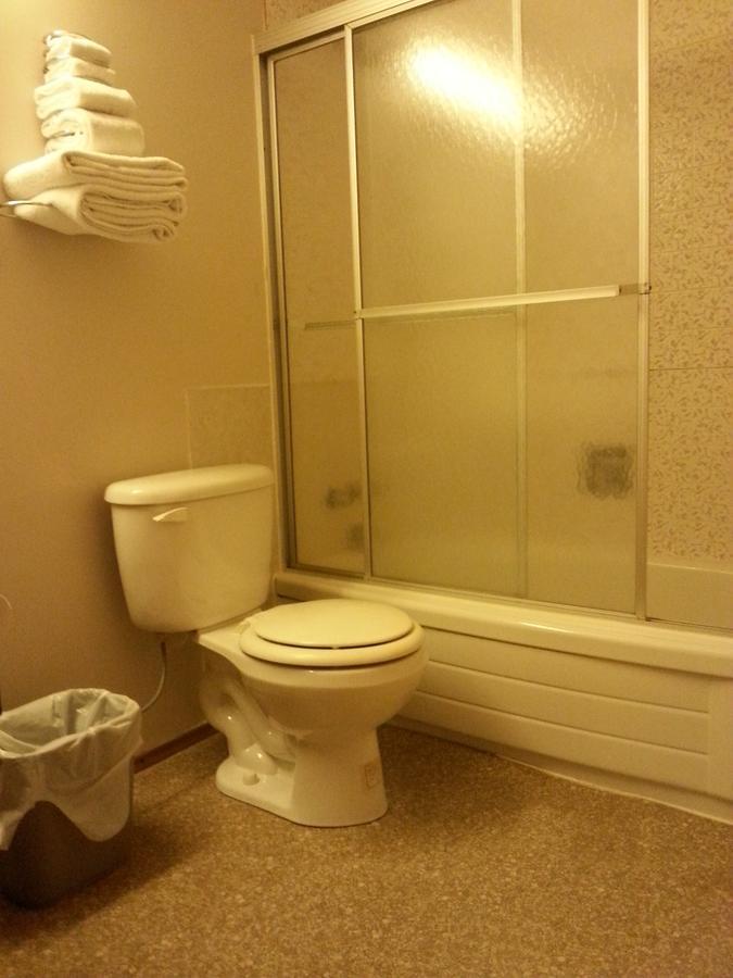Cudworth Motor Inn Room photo